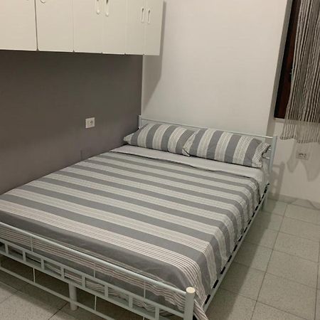 Bedroom Low Cost Di Elisa 卡尔图西 外观 照片