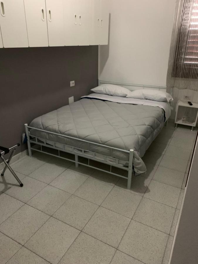 Bedroom Low Cost Di Elisa 卡尔图西 外观 照片