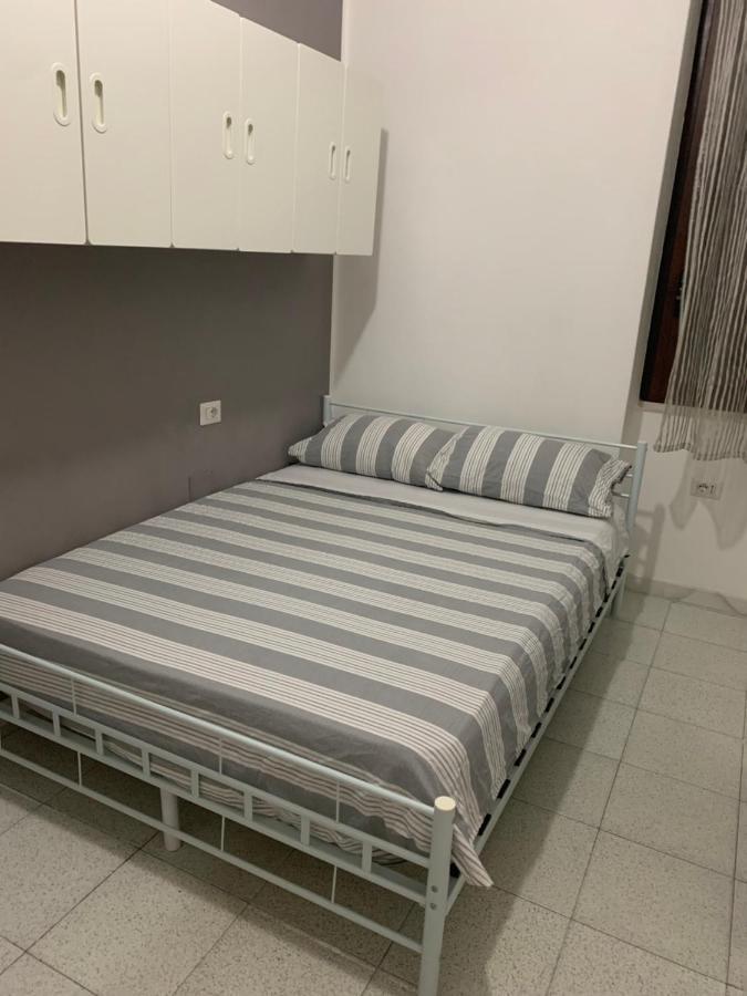 Bedroom Low Cost Di Elisa 卡尔图西 外观 照片